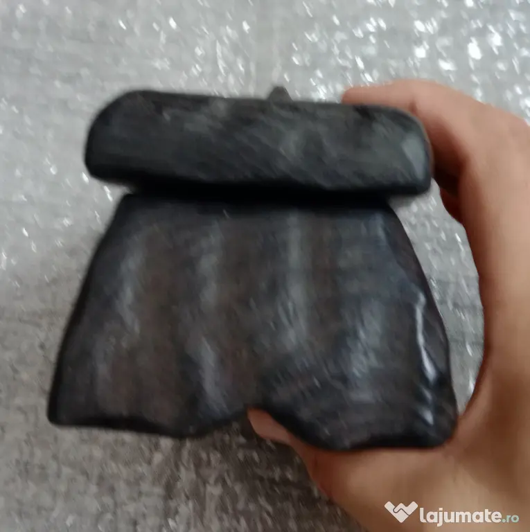 Cutiuta din lemn negru 15 cm. lungime bijuterii