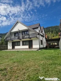 Vand vila tip duplex in localiatea Ceahlau