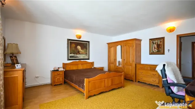 FILM3D!Casa arhitectura flexibila:2 unitati,500mp teren,locu - Brasov (Brasov)