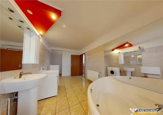 FILM3D!Casa arhitectura flexibila:2 unitati,500mp teren,locu - Brasov (Brasov)