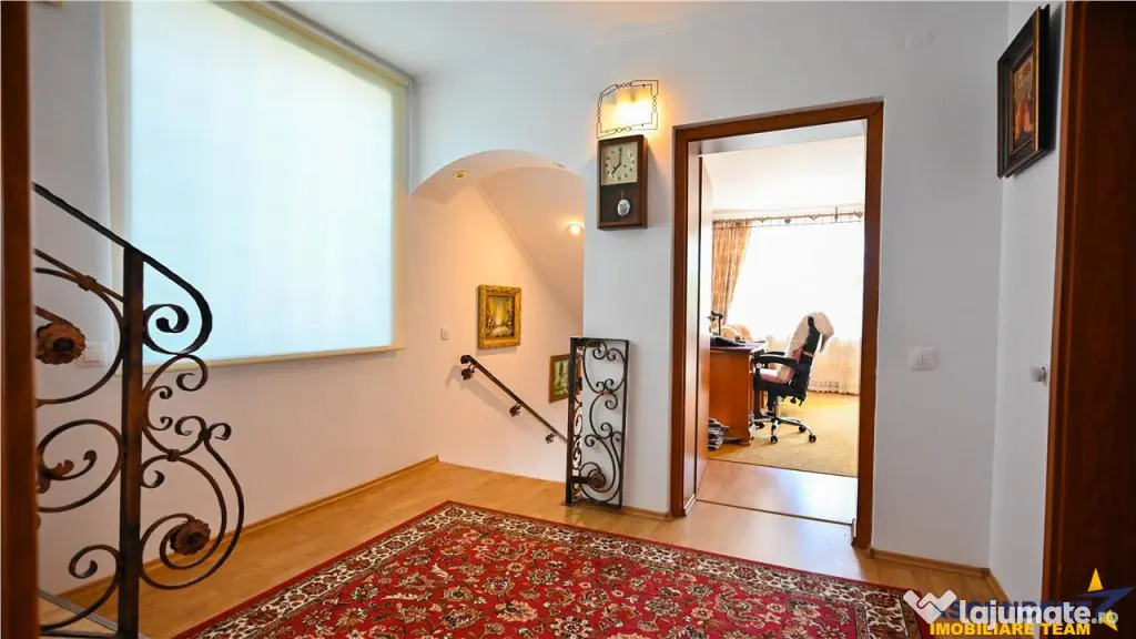 FILM3D!Casa arhitectura flexibila:2 unitati,500mp teren,locu - Brasov (Brasov)