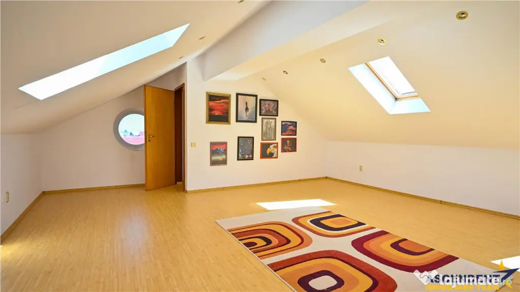 FILM3D!Casa arhitectura flexibila:2 unitati,500mp teren,locu - Brasov (Brasov)