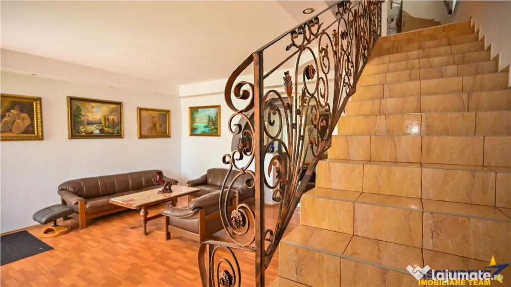 FILM3D!Casa arhitectura flexibila:2 unitati,500mp teren,locu - Brasov (Brasov)