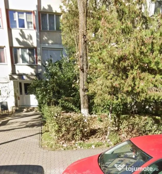Apartament trei camere, decomandat, parter, str. Moldovei