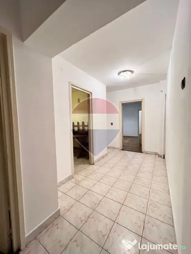 Apartament cu 3 camere de închiriat în zona Bancilor - Arad (Arad)