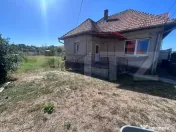 Casa demolabila 68 mp cu teren de 1200 mp intravilan in loc. 