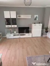 DE ÎNCHIRIAT: Casă cochetă cu 2 camere, terasă și loc d 