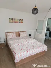 DE ÎNCHIRIAT: Casă cochetă cu 2 camere, terasă și loc d 