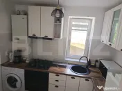 DE ÎNCHIRIAT: Casă cochetă cu 2 camere, terasă și loc d 