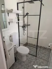 DE ÎNCHIRIAT: Casă cochetă cu 2 camere, terasă și loc d 