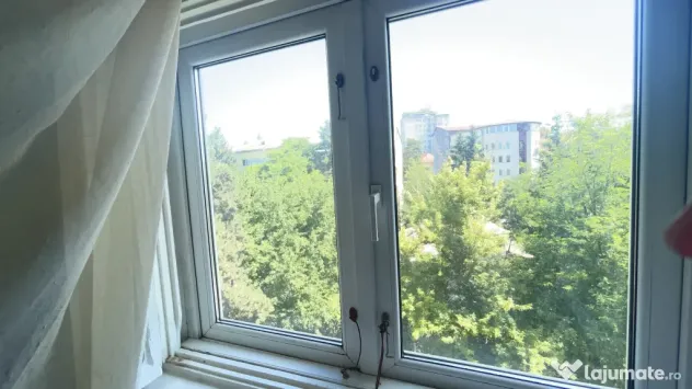 Proprietar,vând apartament 3 camere pe strada principală Mărășești