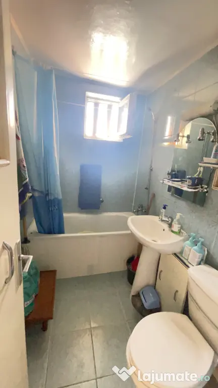 Proprietar,vând apartament 3 camere pe strada principală Mărășești