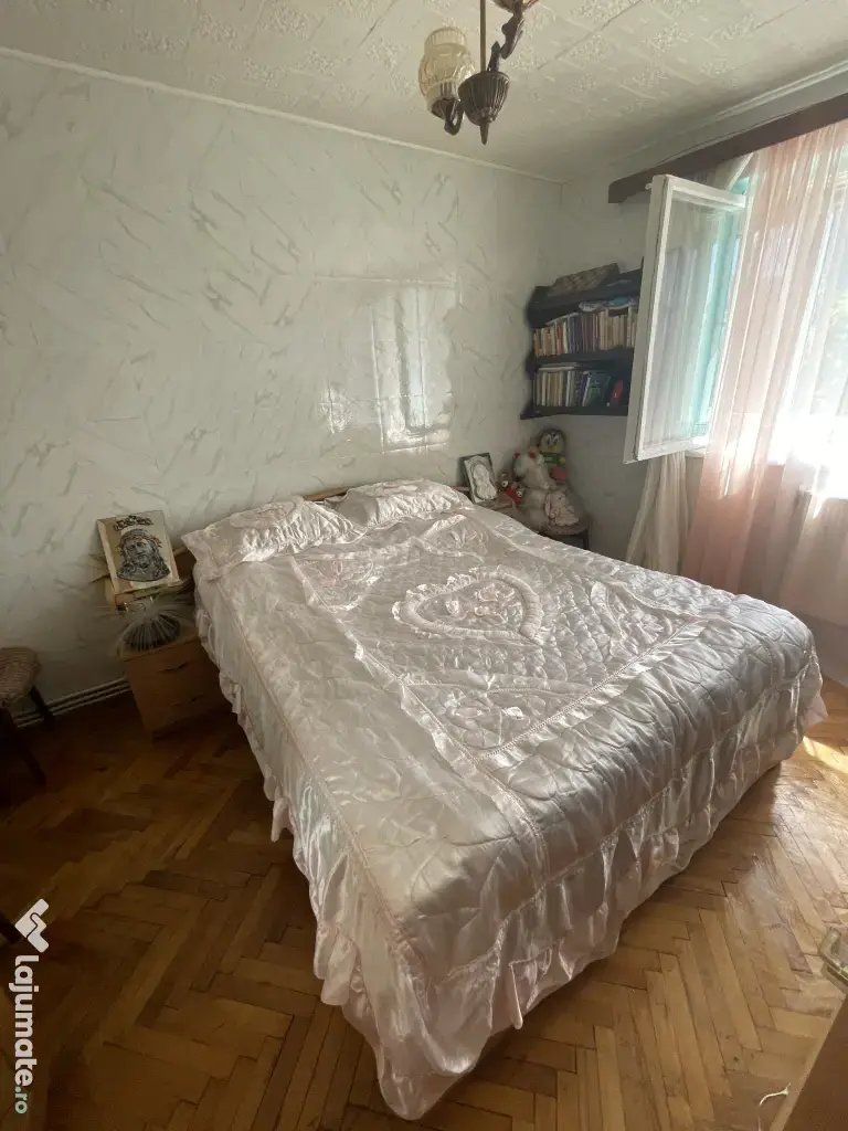 Proprietar,vând apartament 3 camere pe strada principală Mărășești
