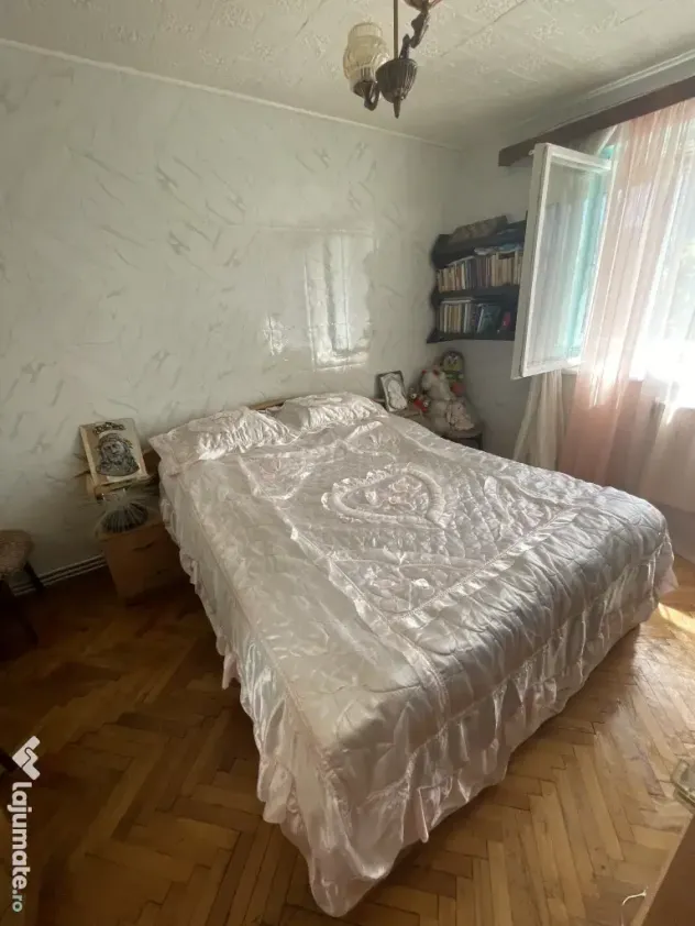 Proprietar,vând apartament 3 camere pe strada principală Mărășești