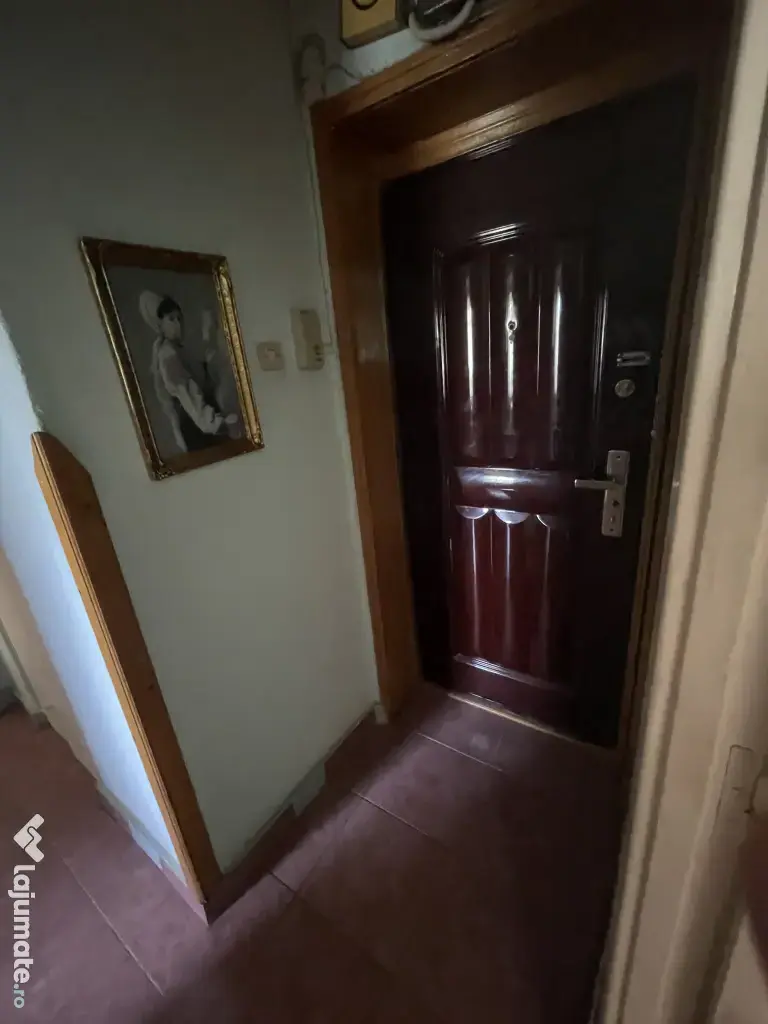 Proprietar,vând apartament 3 camere pe strada principală Mărășești
