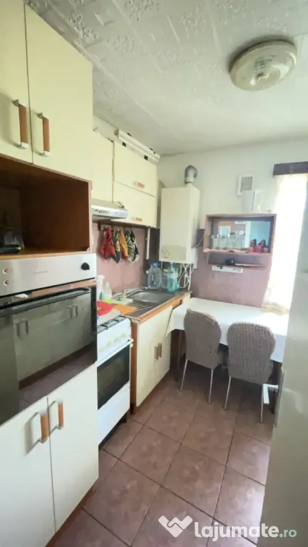 Proprietar,vând apartament 3 camere pe strada principală Mărășești