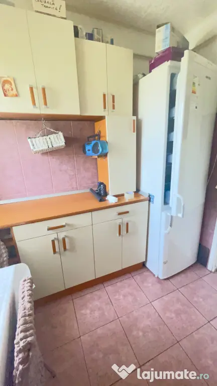 Proprietar,vând apartament 3 camere pe strada principală Mărășești