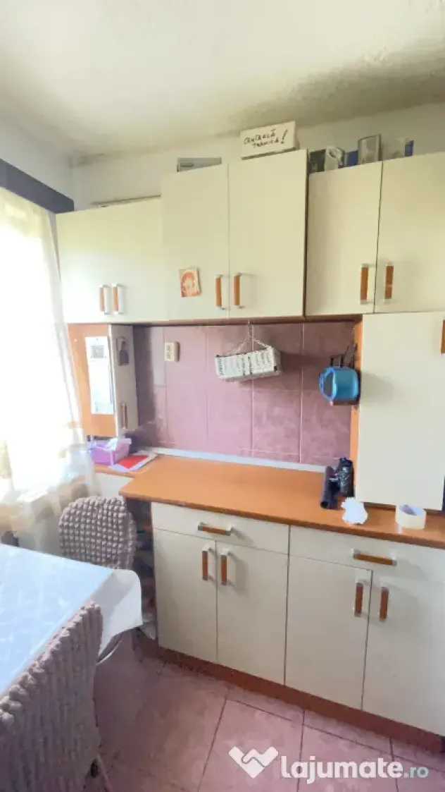 Proprietar,vând apartament 3 camere pe strada principală Mărășești