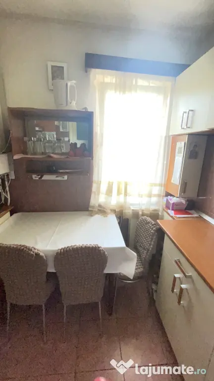 Proprietar,vând apartament 3 camere pe strada principală Mărășești