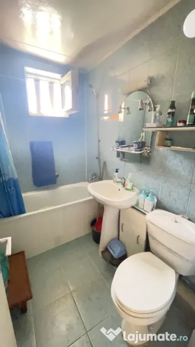 Proprietar,vând apartament 3 camere pe strada principală Mărășești