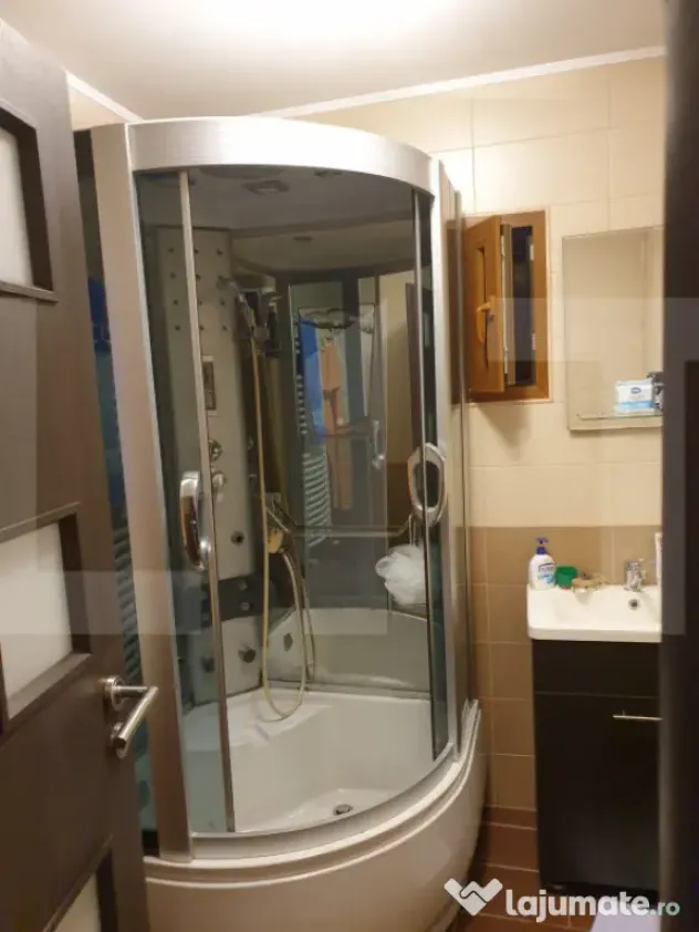 Apartament 3 camere decomandat, centrală și AC, aproape de - Slatina (Olt)