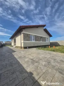 CASA INDIVIDUALA - SUPERBA - APROAPE DE CENTURA