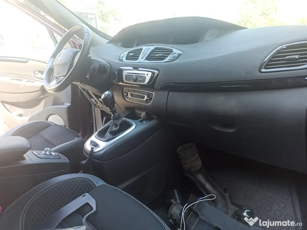Renault Megane Scenic Bose edition