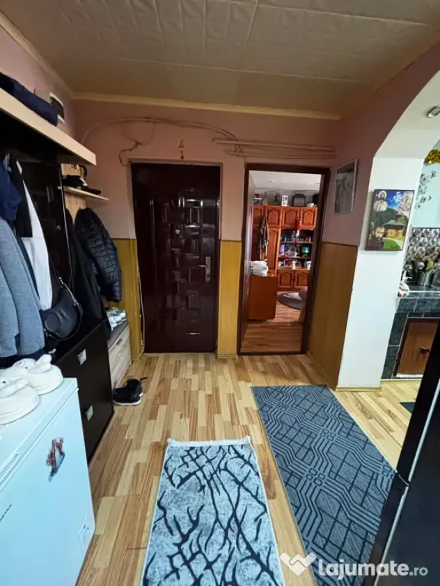 Vând apartament cu 2 camere Strada Florilor