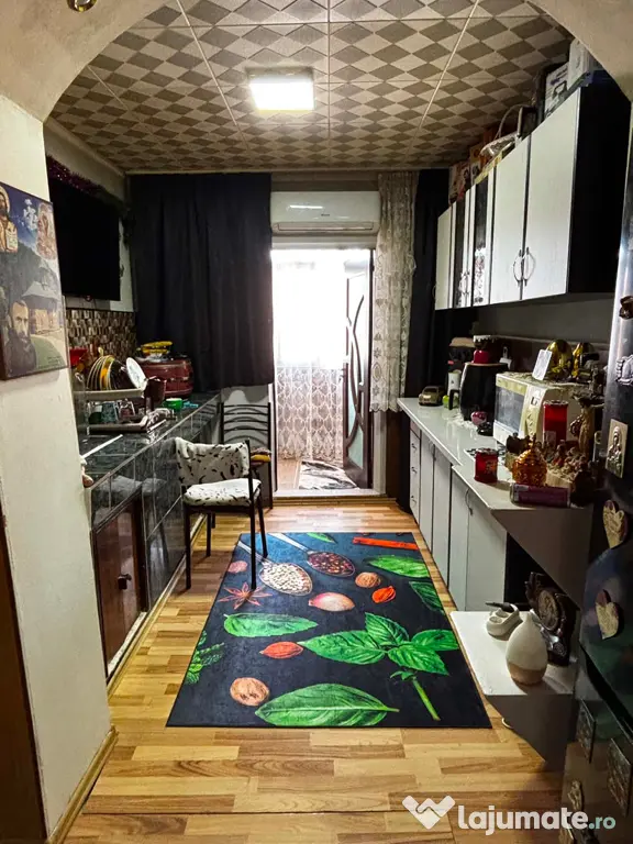 Vând apartament cu 2 camere Strada Florilor