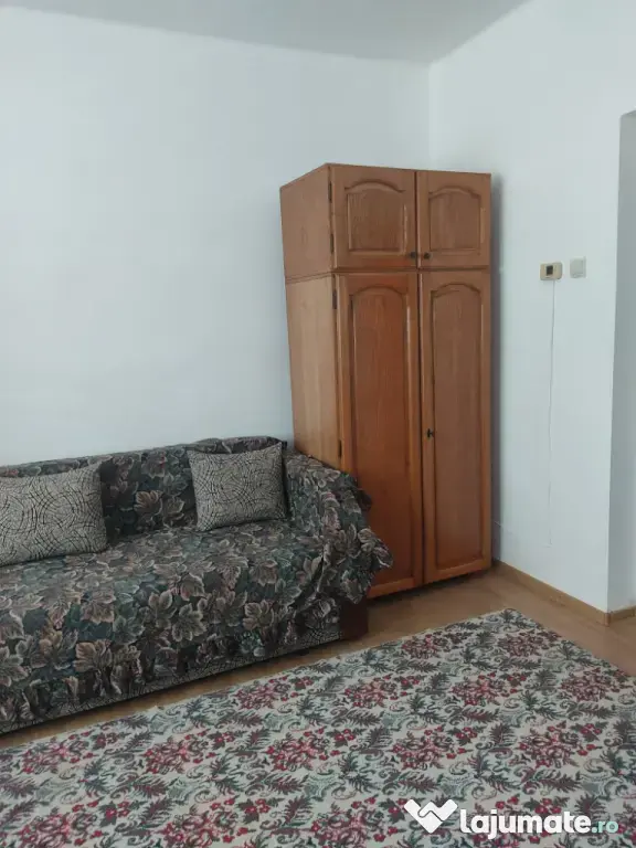 Închiriez apartament cu o cameră