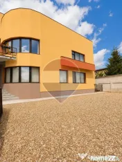 Casă / Vilă cu 12 camere de închiriat în zona Fundeni 