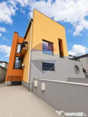 Casă / Vilă cu 12 camere de închiriat în zona Fundeni 
