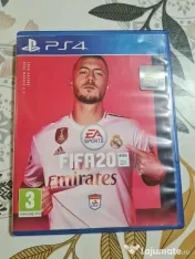 Vând PS4 1TB – 4 controllere + 19 jocuri