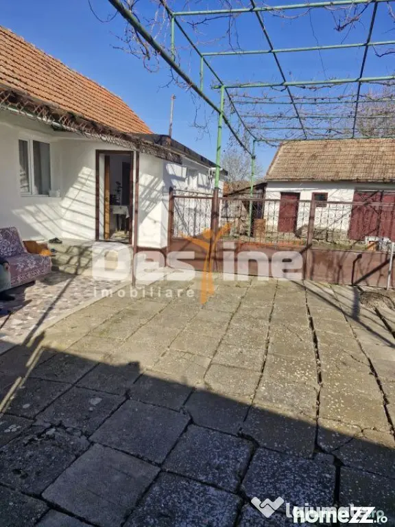 Casă frumoasă - zonă liniștită - Aurel Vlaicu (Hunedoara)