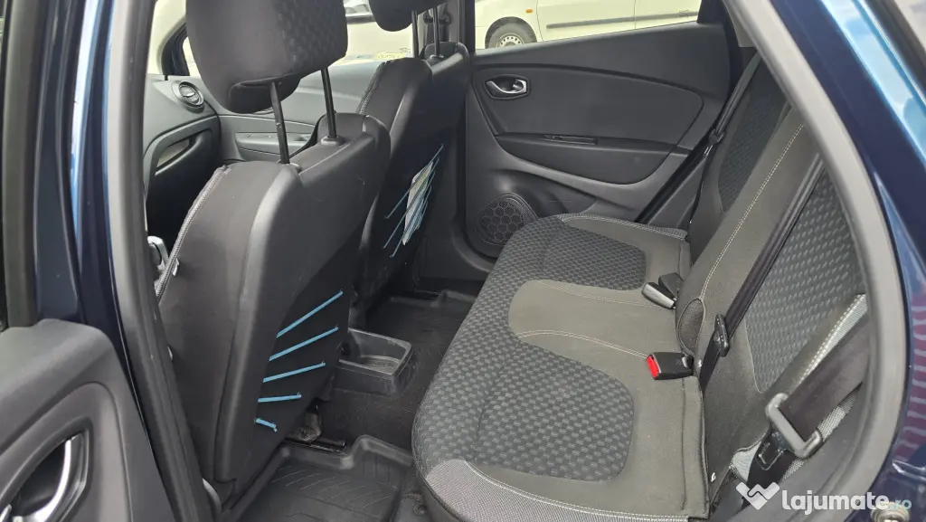 Renault Captur 1.2 TCe, automata, echipare Intens, 2017 + anvelope noi allseson