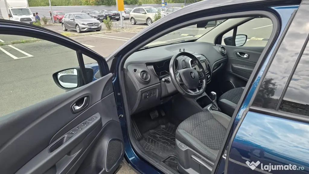 Renault Captur 1.2 TCe, automata, echipare Intens, 2017 + anvelope noi allseson