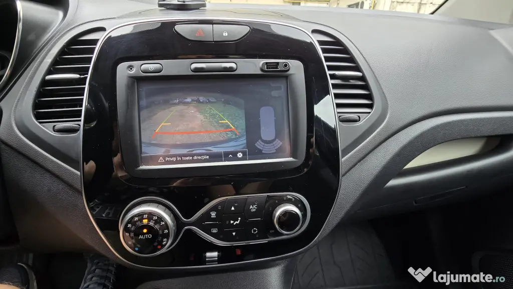 Renault Captur 1.2 TCe, automata, echipare Intens, 2017 + anvelope noi allseson