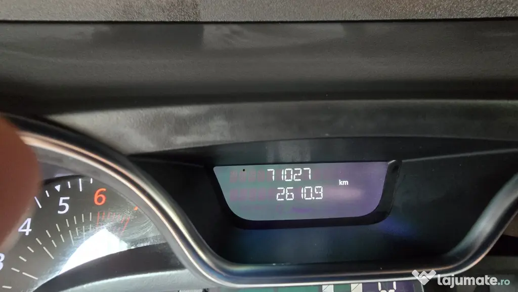 Renault Captur 1.2 TCe, automata, echipare Intens, 2017 + anvelope noi allseson