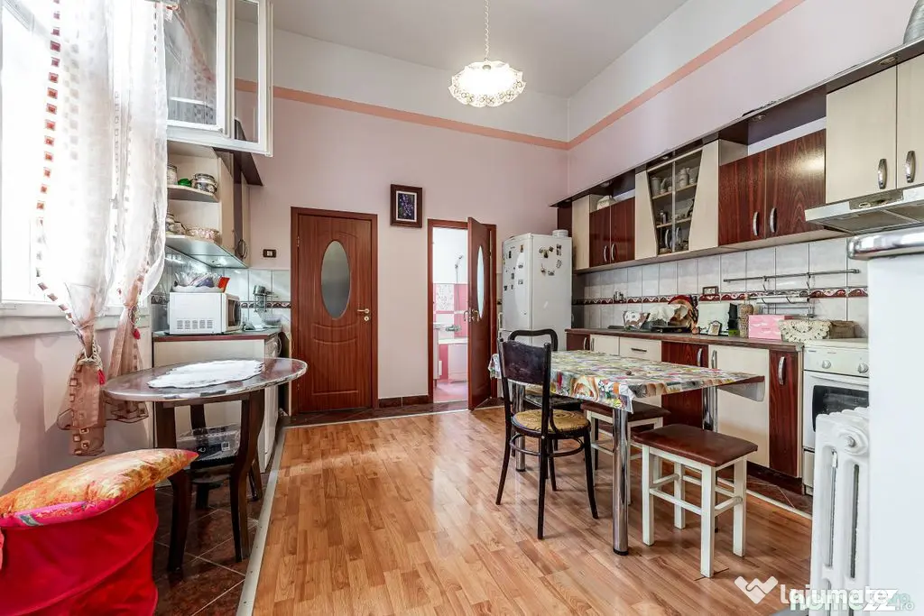 Apartament 3 camere, etaj 1, ultracentral (clădire cu 4 apartamente) - Arad (Arad)