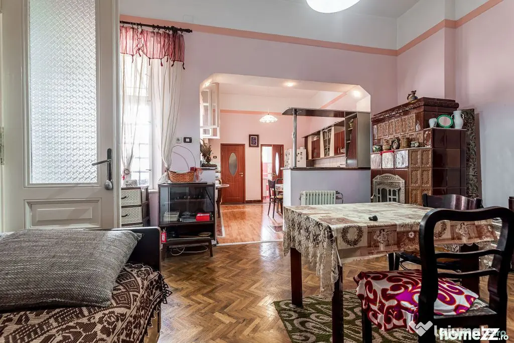Apartament 3 camere, etaj 1, ultracentral (clădire cu 4 apartamente) - Arad (Arad)
