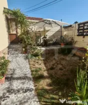 Apartament la casa, 3 camere, curte privata, zona centrala