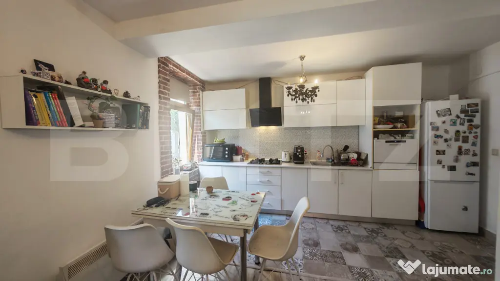 Apartament la casa, 3 camere, curte privata, zona centrala - Oradea (Bihor)