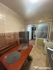 Apartament 3 camere de închiriat, zonă liniștită – gr? 