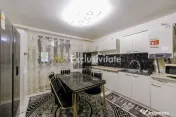 Proprietate cu 2 case si curte in Oarja, AG 