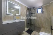 Proprietate cu 2 case si curte in Oarja, AG 