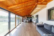 Proprietate cu 2 case si curte in Oarja, AG 