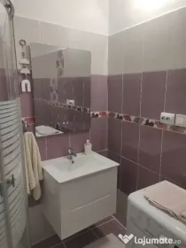 Apartament 1 camera, bucatarie, baie si hol, mobilat, utilat si cu gradina, central