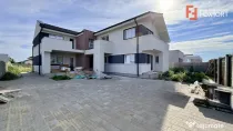Casa individuala de vanzare, 8 camere + 4 bai - Mosnita Vech
