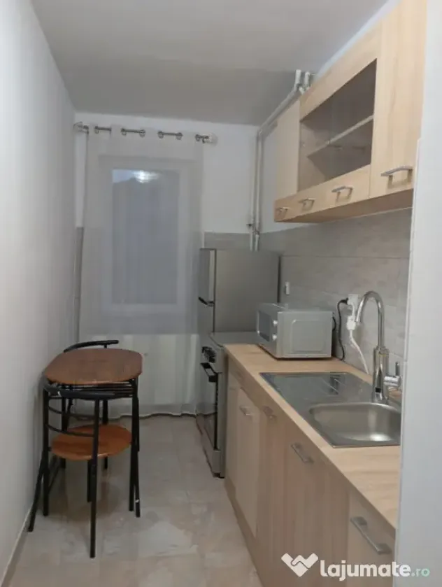 Garsoniera de inchiriat ,zona Doi Voievozi - Radauti (Suceava)
