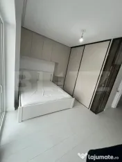 Apartament 2 camere, parcare, zona Sesul de sus 